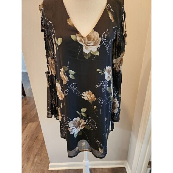 Dresses & Skirts - Lulus Woman's Black floral long cut out sleeve Dress Size XS Dark floral witchy